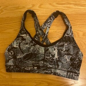 Lululemon stash bra size 4 EUC